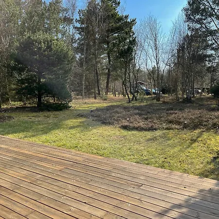 Feriehus Enjoy The Atmosphere In Wooden Summer House By The Bay