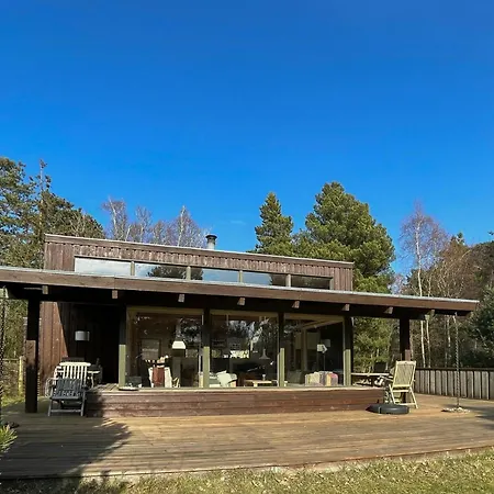 Enjoy The Atmosphere In Wooden Summer House By The Bay *
