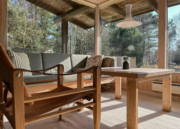 Enjoy The Atmosphere In Wooden Summer House By The Bay *